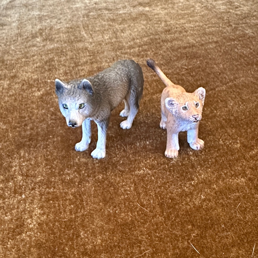 Animal Action Figures Set - Wolf and Lion Cub